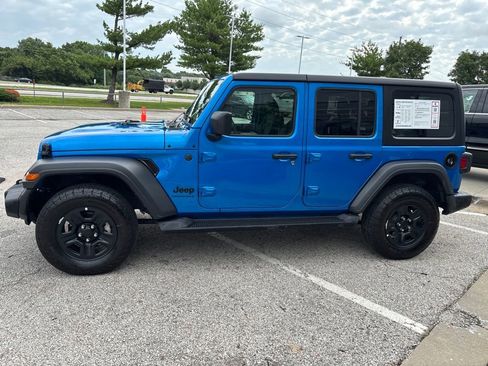 Used 2024 Jeep Wrangler Unlimited Sport AWD/4WD image 15