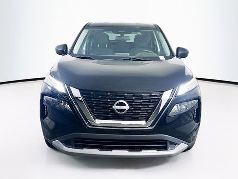 Used 2023 Nissan Rogue S image 2