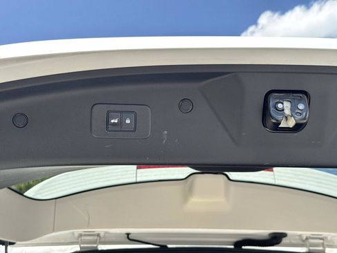 Used 2022 Nissan Armada Platinum w/ Captain's Chairs Package RWD image 12