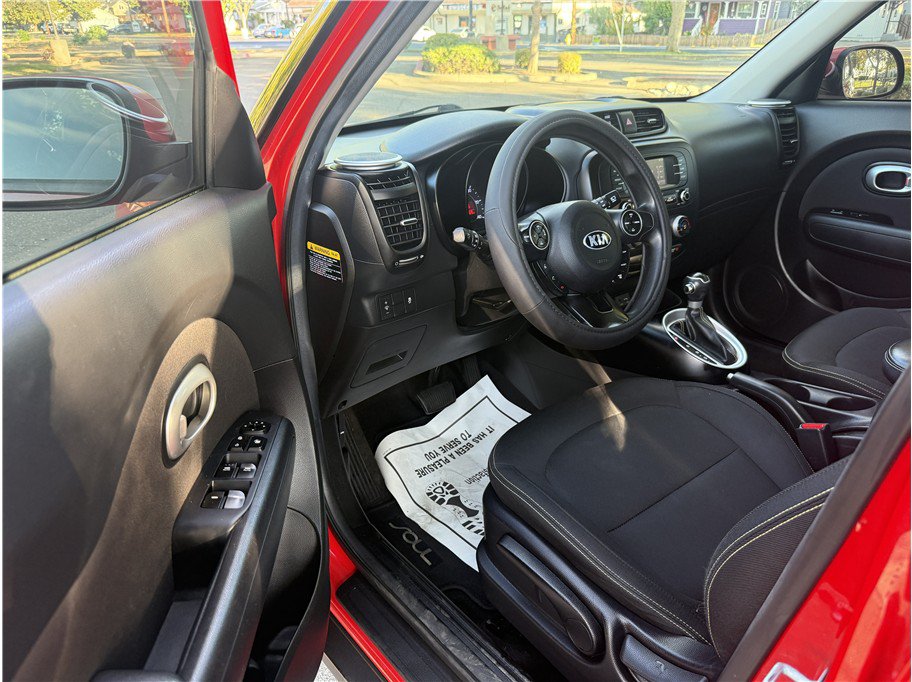 Used 2016 Kia Soul + FWD image 9