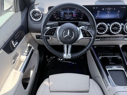 Used 2025 Mercedes-Benz GLB 250 image 50