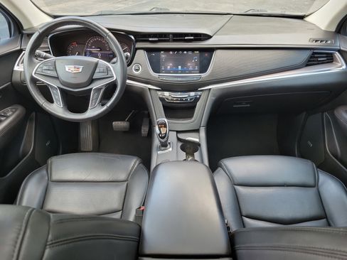 Used 2018 Cadillac XT5 Premium Luxury FWD image 9