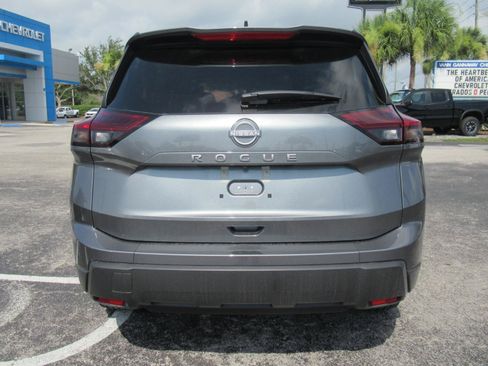 Used 2026 Nissan Rogue S FWD image 6
