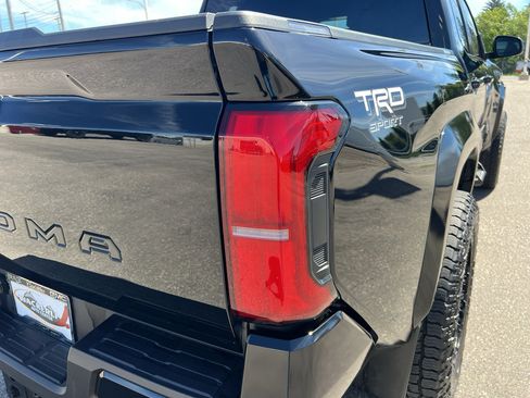 Used 2024 Toyota Tacoma TRD Sport AWD/4WD image 11