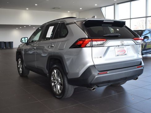 Used 2022 Toyota RAV4 XLE Premium image 8