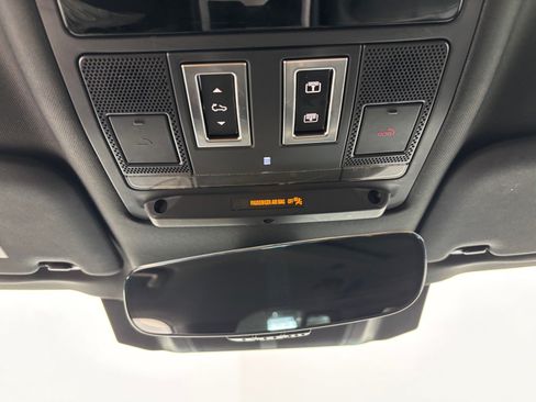Used 2025 Land Rover Defender 110 X-Dynamic SE AWD/4WD image 12