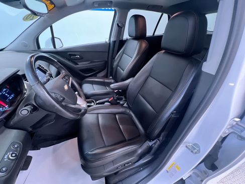 Used 2020 Chevrolet Trax Premier FWD image 14