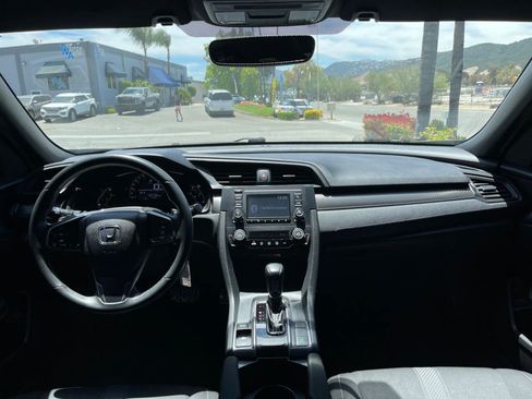 Used 2017 Honda Civic Sport image 12