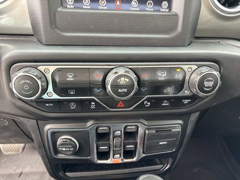 Used 2021 Jeep Gladiator Overland w/ Safety Group image 25