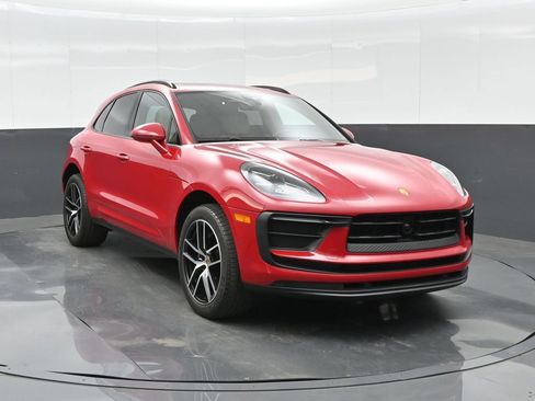 Certified 2024 Porsche Macan AWD/4WD image 11
