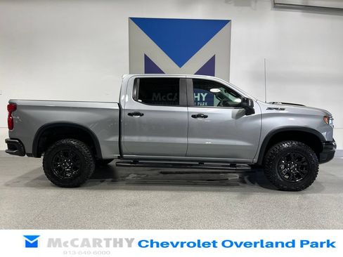 Used 2023 Chevrolet Silverado 1500 ZR2 w/ Technology Package AWD/4WD image 4