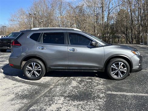 Used 2018 Nissan Rogue SL w/ Premium Package image 2
