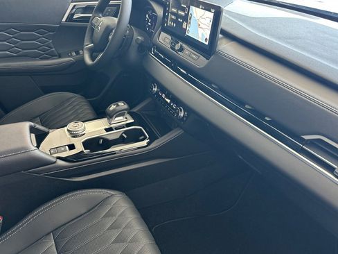 New 2025 Mitsubishi Outlander SEL image 14