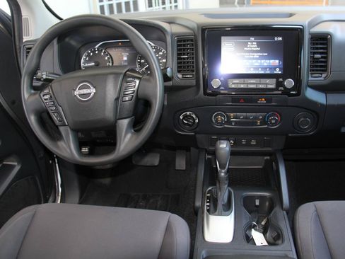 Used 2022 Nissan Frontier S w/ Technology Package AWD/4WD image 9