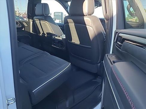 Used 2025 GMC Sierra 2500 AT4X image 30