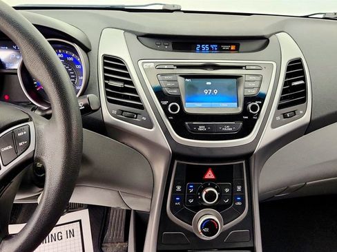 Used 2015 Hyundai Elantra SE w/ Option Group 02 FWD image 16