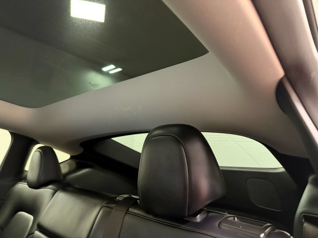 Used 2021 Tesla Model Y Long Range AWD/4WD image 9