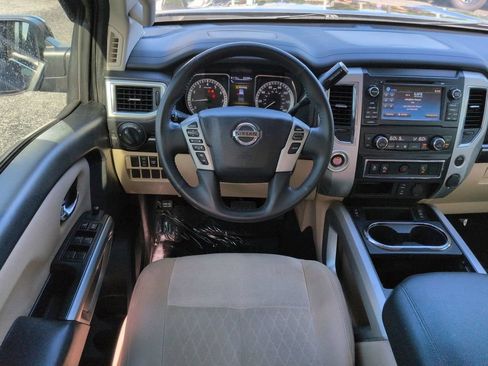 Used 2018 Nissan Titan SV w/ SV Convenience Package RWD image 16