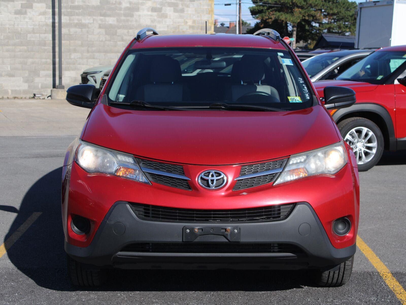 Used 2015 Toyota RAV4 LE AWD/4WD image 2