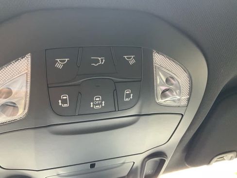 New 2026 Chrysler Pacifica Select AWD/4WD image 12