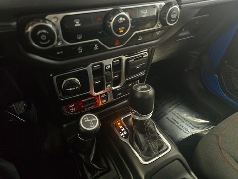 Used 2024 Jeep Wrangler Unlimited Rubicon AWD/4WD image 7