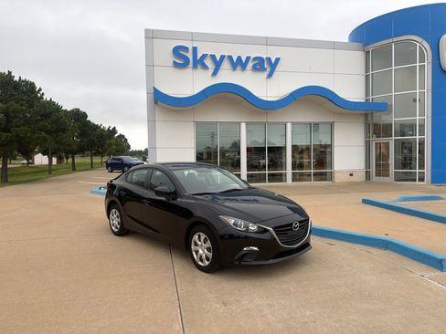 Used 2016 MAZDA MAZDA3 i Sport FWD image 1