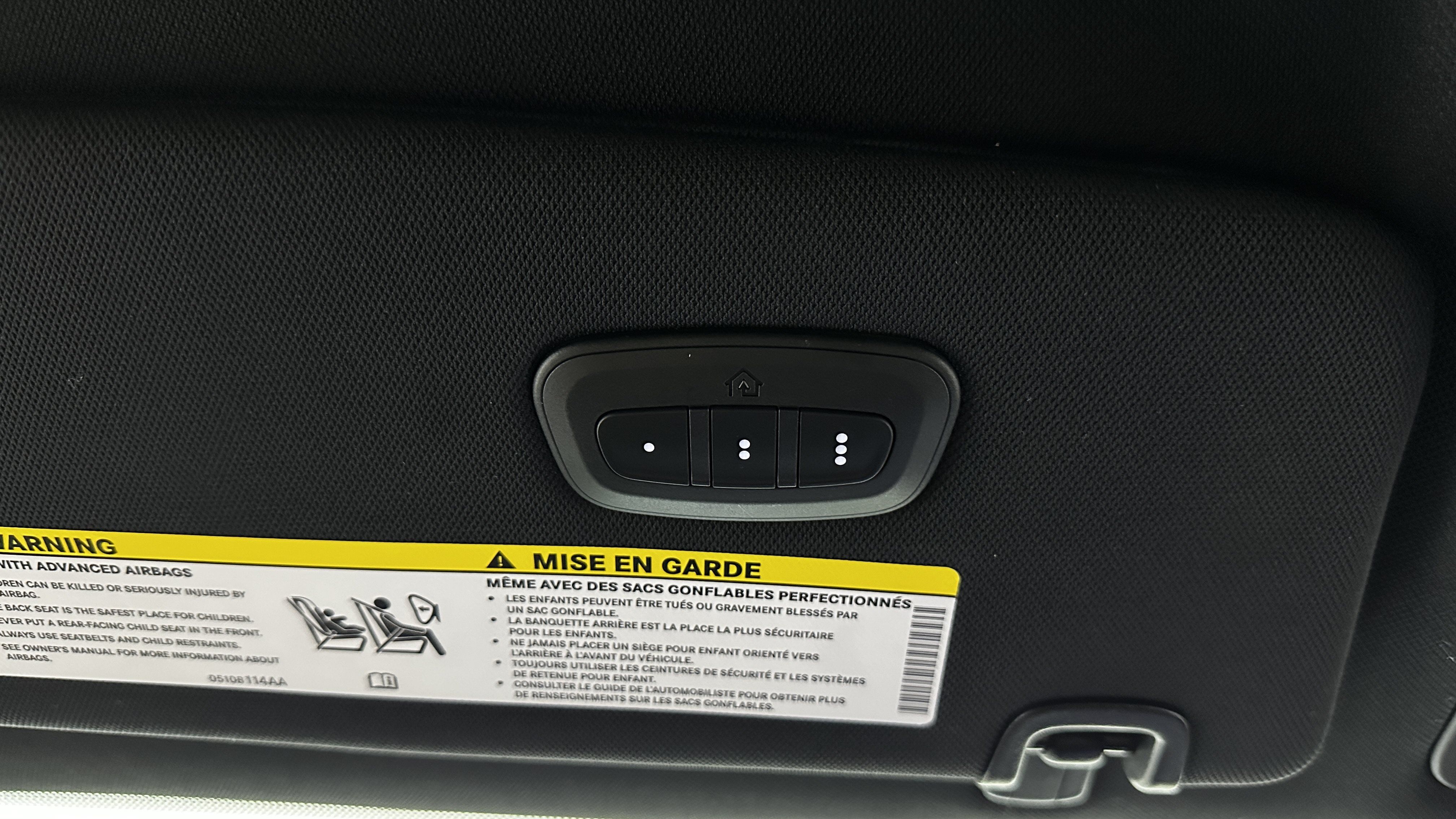 Used 2025 Chrysler Pacifica Select FWD image 18