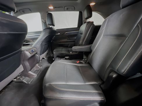 Used 2019 Toyota Highlander Limited Platinum image 29