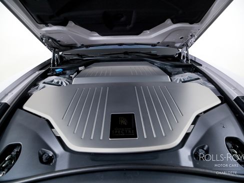 New 2025 Rolls-Royce Spectre Black Badge w/ Spectre Enhancement Package image 32