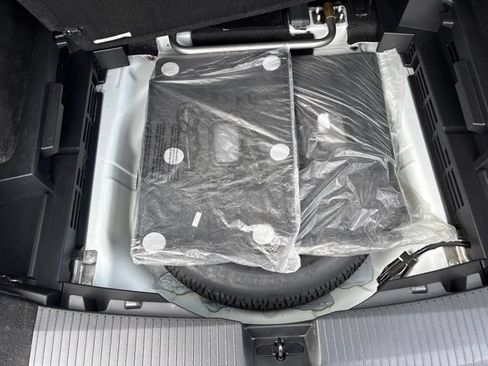 Used 2024 Nissan Rogue S FWD image 32