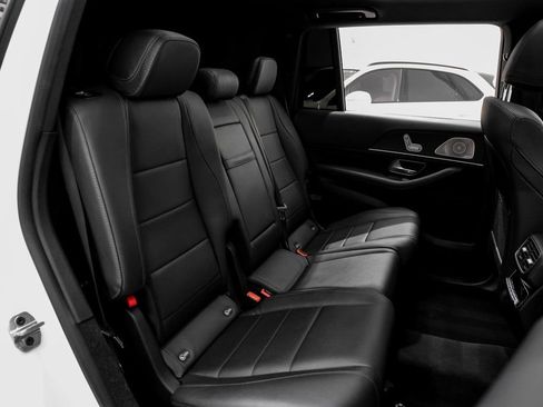 Used 2024 Mercedes-Benz GLS 450 4MATIC image 32