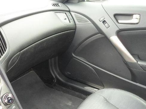 Used 2016 Hyundai Genesis Coupe 3.8 image 19