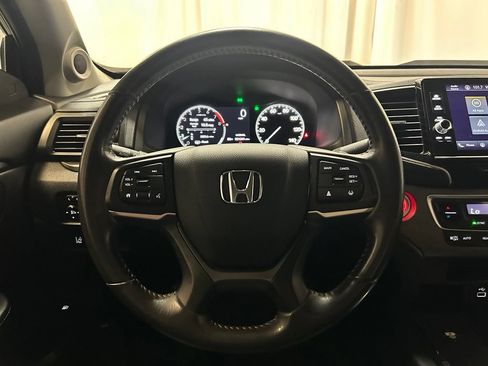 Used 2025 Honda Ridgeline Sport image 9