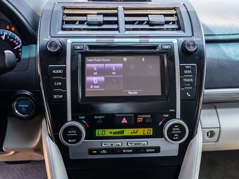 Used 2014 Toyota Camry LE FWD image 29