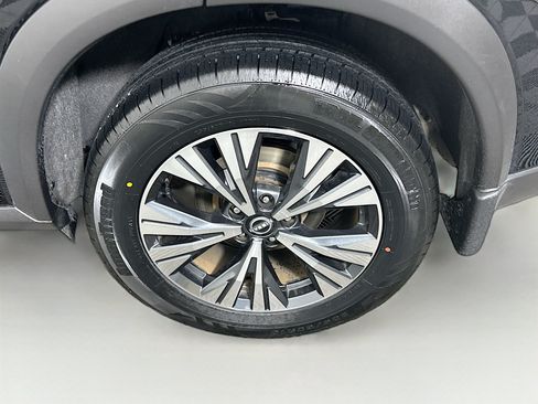 Used 2023 Nissan Rogue SV FWD image 11