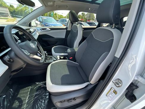 New 2025 Volkswagen Taos SE image 8