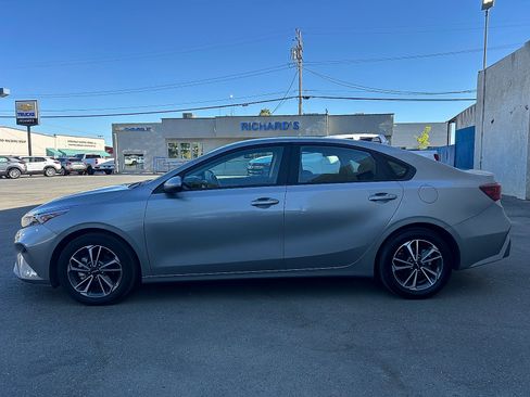Used 2023 Kia Forte LXS FWD image 6
