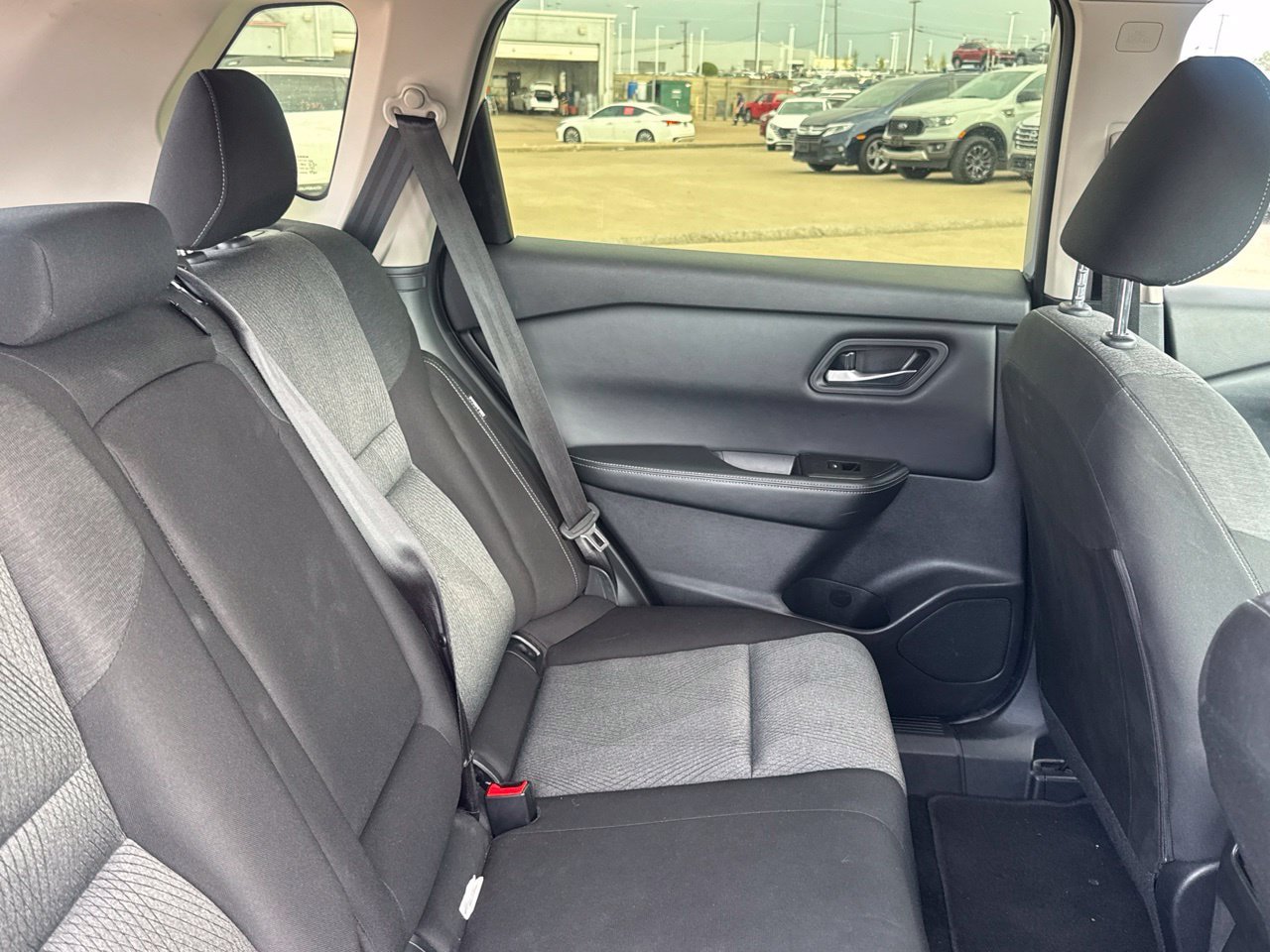 Certified 2025 Nissan Rogue SV FWD image 34