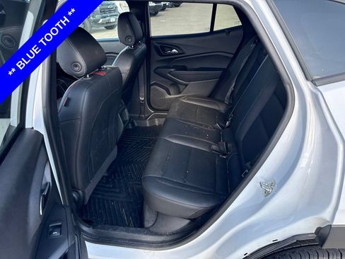 Used 2025 Chevrolet Trax RS FWD image 6