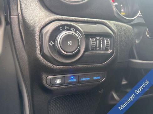 Used 2022 Jeep Wrangler Unlimited Sahara w/ Cold Weather Group image 28