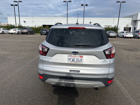 Used 2018 Ford Escape SE image 5