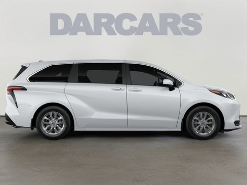New 2026 Toyota Sienna LE image 15