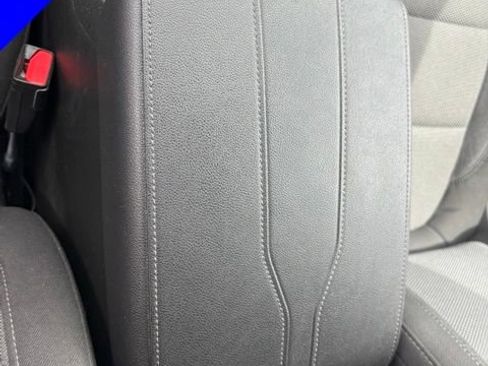 Used 2023 Chevrolet Traverse LT FWD image 23