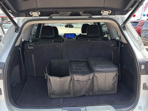 Used 2023 Toyota Highlander XLE FWD image 15