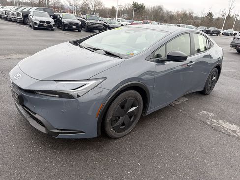 Used 2025 Toyota Prius LE image 8