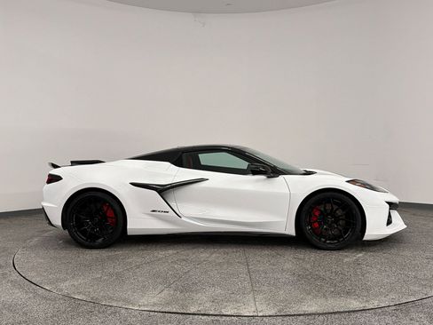 Used 2025 Chevrolet Corvette Z06 RWD image 7