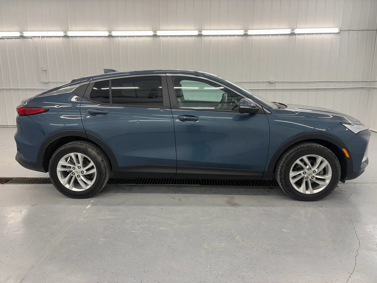 Used 2024 Buick Envista Preferred w/ Convenience I Package FWD image 2