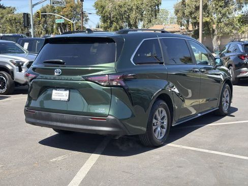 Used 2023 Toyota Sienna XLE image 6