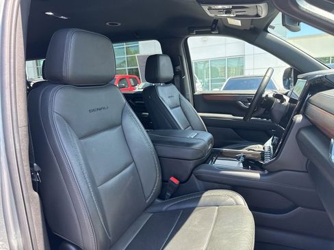 Used 2025 GMC Yukon XL Denali RWD image 16