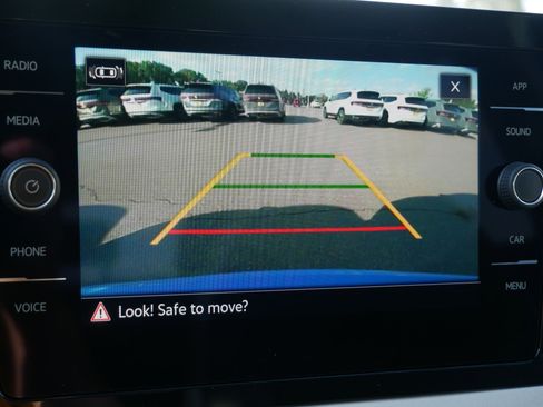 New 2025 Volkswagen Taos SE image 10